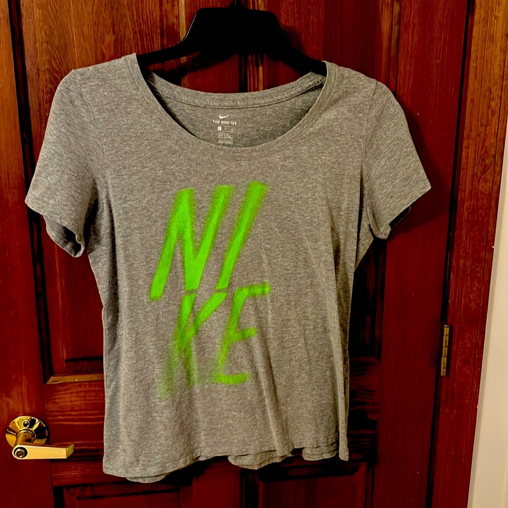 Nike gray t-shirt size L